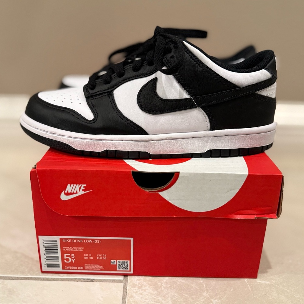 Nike Dunk Low GS Kids 5.5 (Women 7) Like New